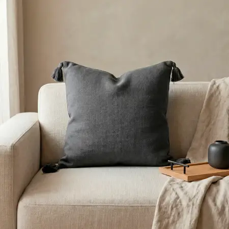 Nora Püsküllü Kırlent Kılıfı 50x50 cm Koyu Gri - 1